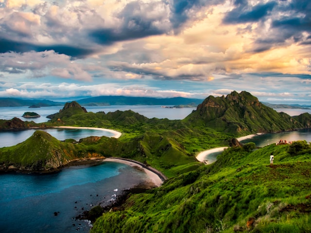 Destinasi Wisata Labuan Bajo pulau padar